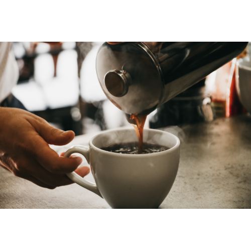 Como usar uma cafeteira de imprensa francesa