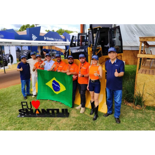 Las excavadoras estrella de Shantui brillan en la exposición agrícola rural en Cascavel, Brasil