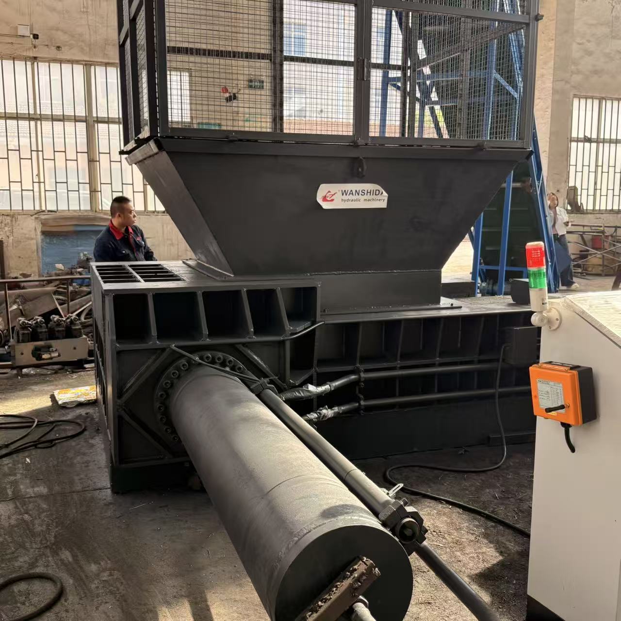 Enfardadeira de latas para serviço pesado para compressão eficiente de latas de alumínio e aço