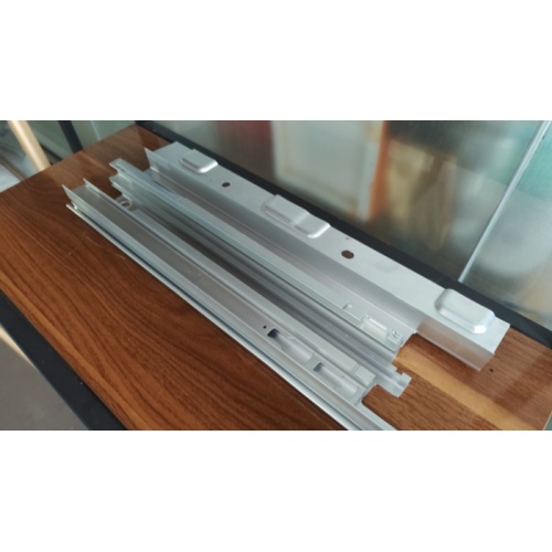 ¿Cómo eliminar las rebabas de incisión de perfil de aluminio? La máquina de limpieza de desgaste de agua de alta presión resuelve efectivamente el problema del proceso de mecanizado de perfil de aluminio de la rebaño de incisión. ¡Bienvenido para pregunta