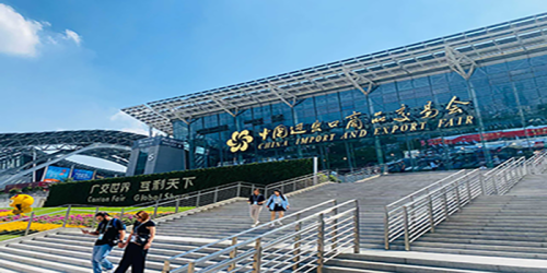 В града на цветята цъфтят цветя, а гости идват от всички посоки