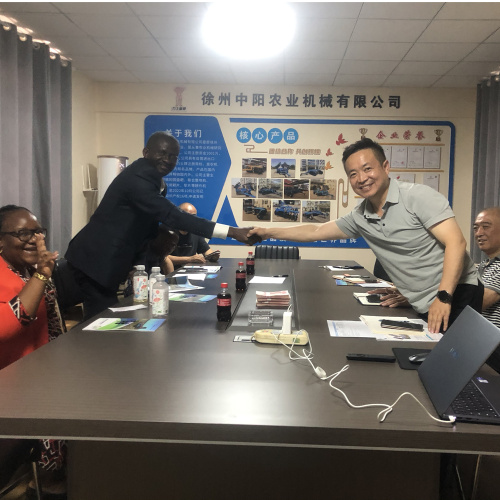 安哥拉客户来我厂采购710-4.0超重型圆盘耙