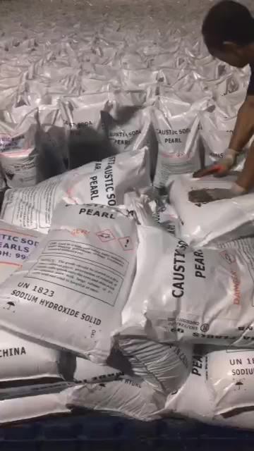 CAUSTIC SODA LOADING