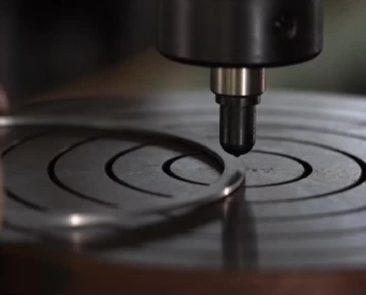 Vídeo do processo de produção de anel de pistão