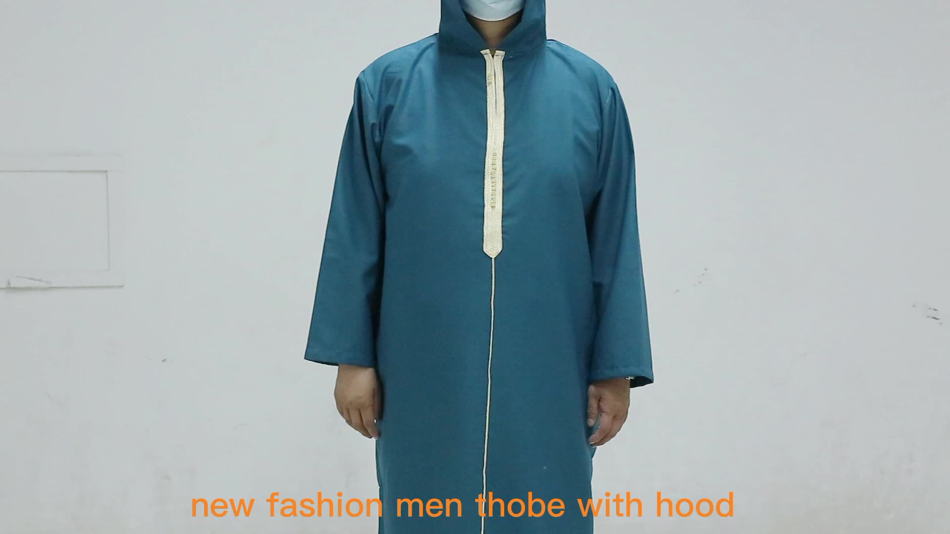 Thobe musulmano con cappuccio inverno uomo thobe abiti islamici di colore solido design arabo maschi vestito saudita abbigliamento islamico1