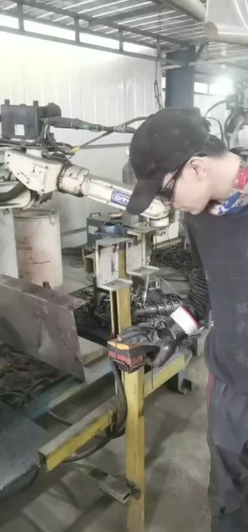 robot welding ground screw pile 