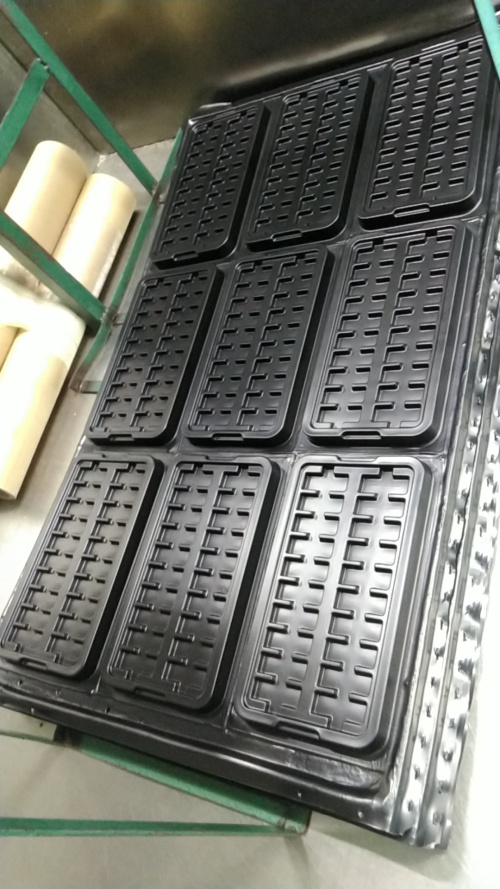 5000pcs black electronic plastic blister tray in production !