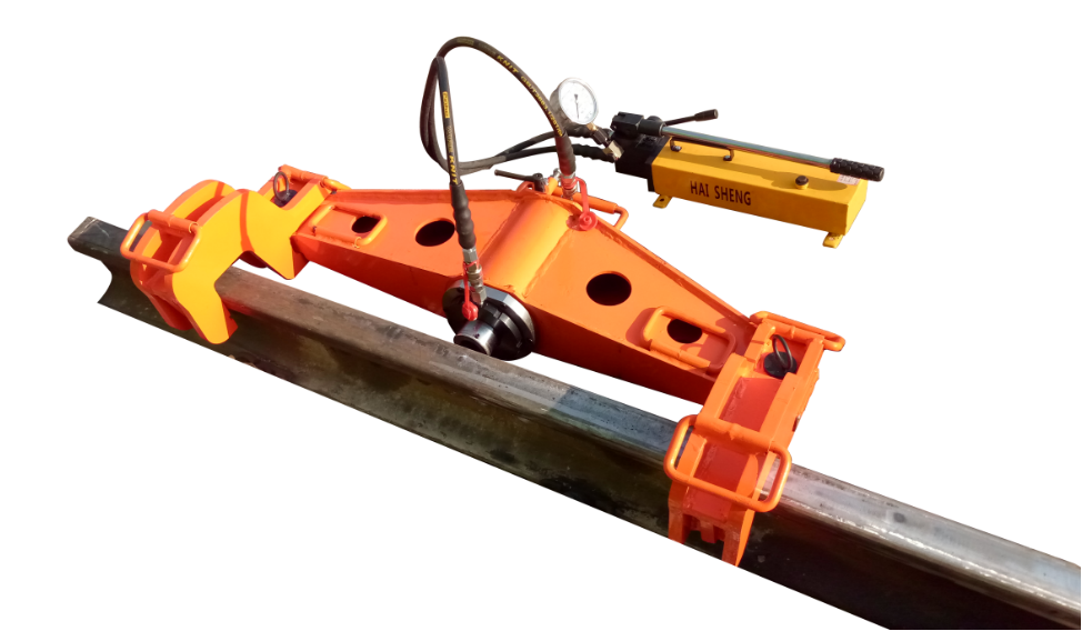 Hydraulic rail straightener