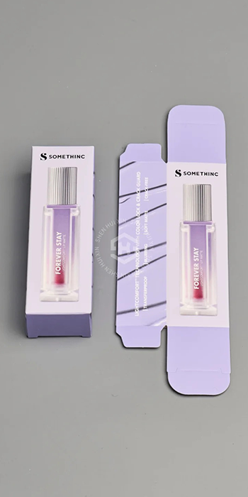 Caixa de embalagem de papel roxo claro minimalista oferece exibição premium para brilho labial líquido