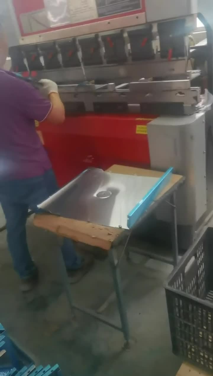 Produktion von Gasgrillteilen im Freien