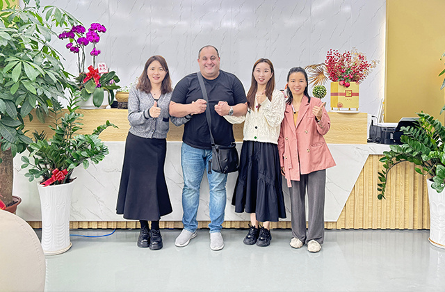 Mitra Kasus Telepon Kustom