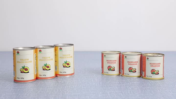 Laranjas de mandarina enlatada em latas de varejo