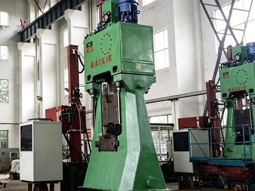 Movimiento anormal de la cabeza del martillo en el martillo de forja totalmente hidráulico CNC