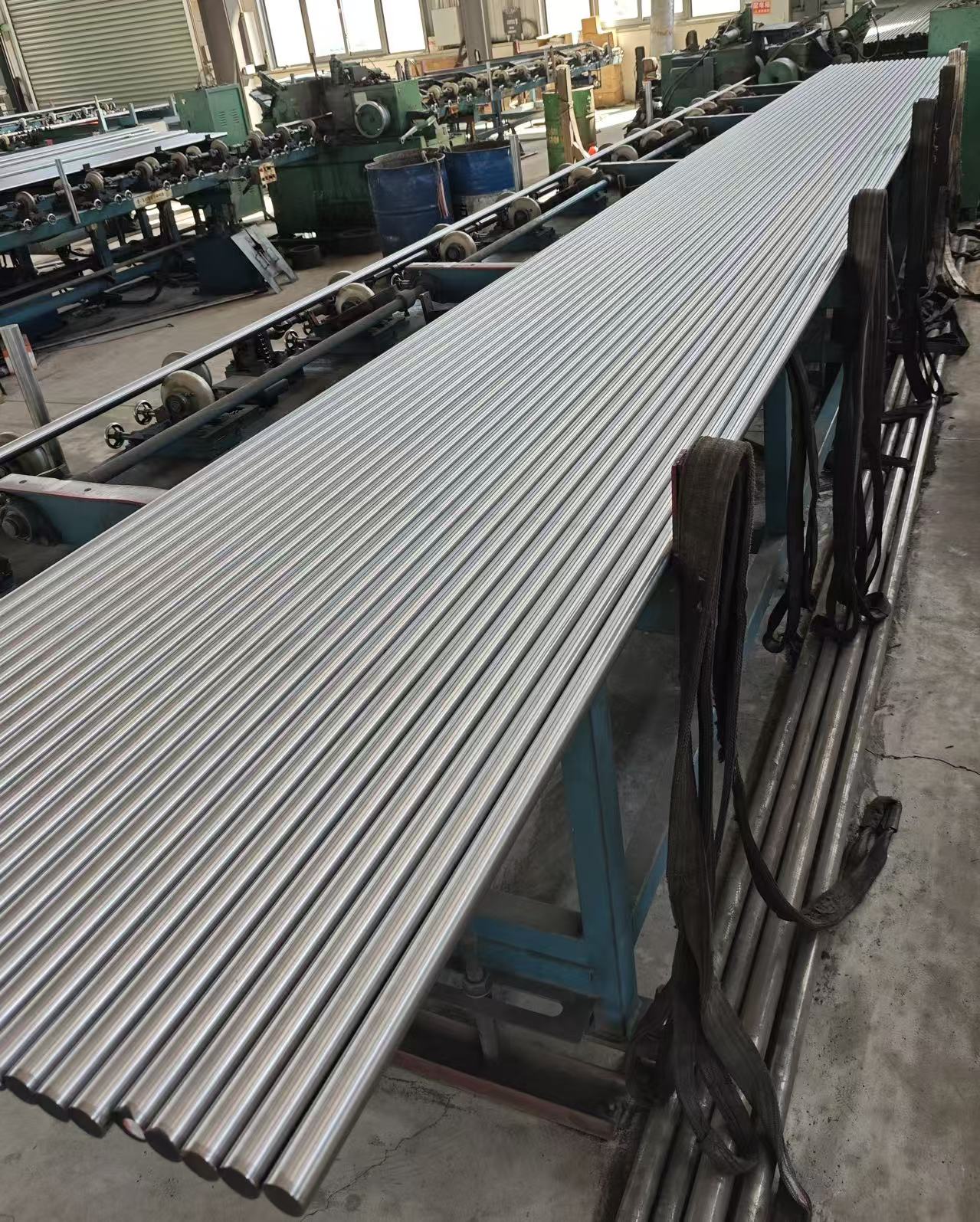 पिस्टन रॉड को पीसना