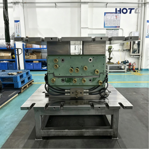 قالب حقن مفصل SMC عالي الدقة تم إصداره بواسطة تقنية HongTaiKe Mould
