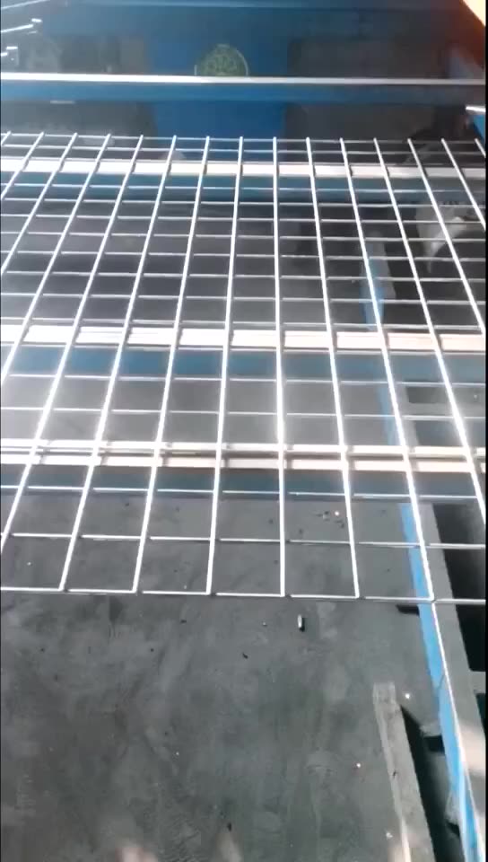 4 x 4 Spawany panel siatkowy dla konstrukcji i klatki (powlekany ocynkowane/PVC) 1