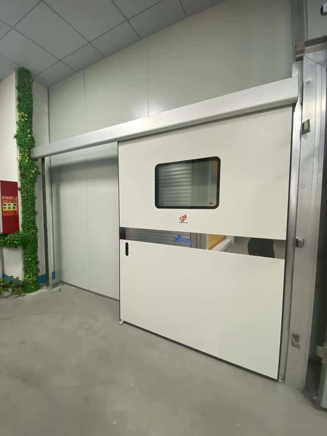 Fast sliding door