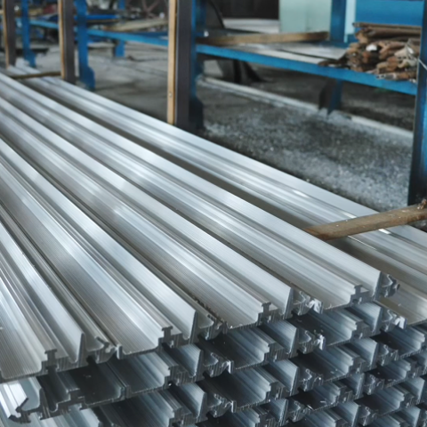 生产不规则的铝剖面