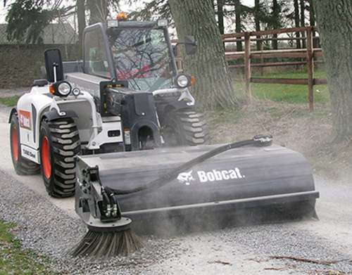 不知道選哪一種農用伸縮臂堆高機？山貓為農場運作效率低下的問題提供了解決方案