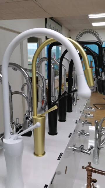 Single-handle brushed gold kitchen sink mixer faucet