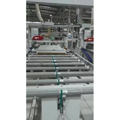 Videopräsentation der Produktionslinie für Massivholztüren