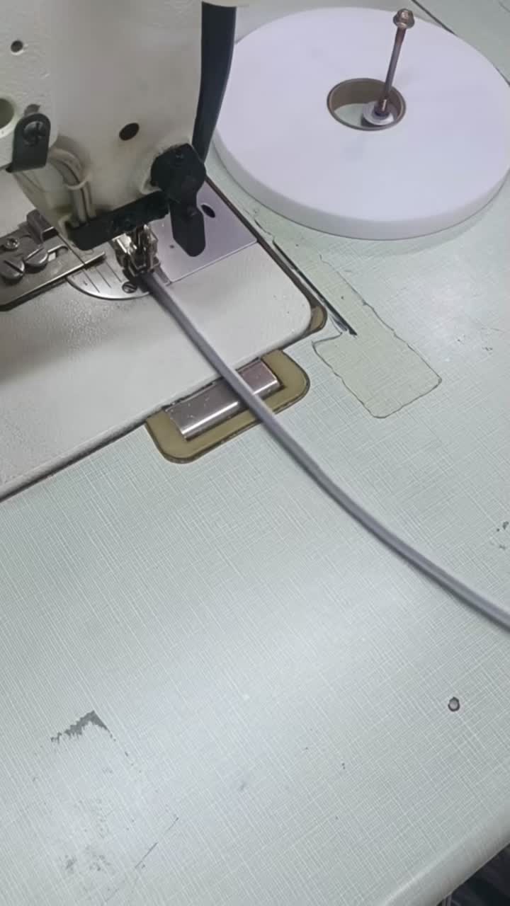 Guarnição de fibra reflexiva de alta visibilidade