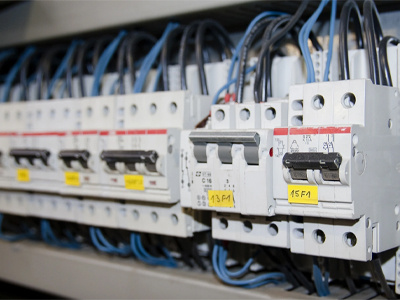 La industria mundial de contactores crecerá dinámicamente impulsada por la electrificación de vehículos eléctricos, las energías renovables y los estándares inteligentes en 2026