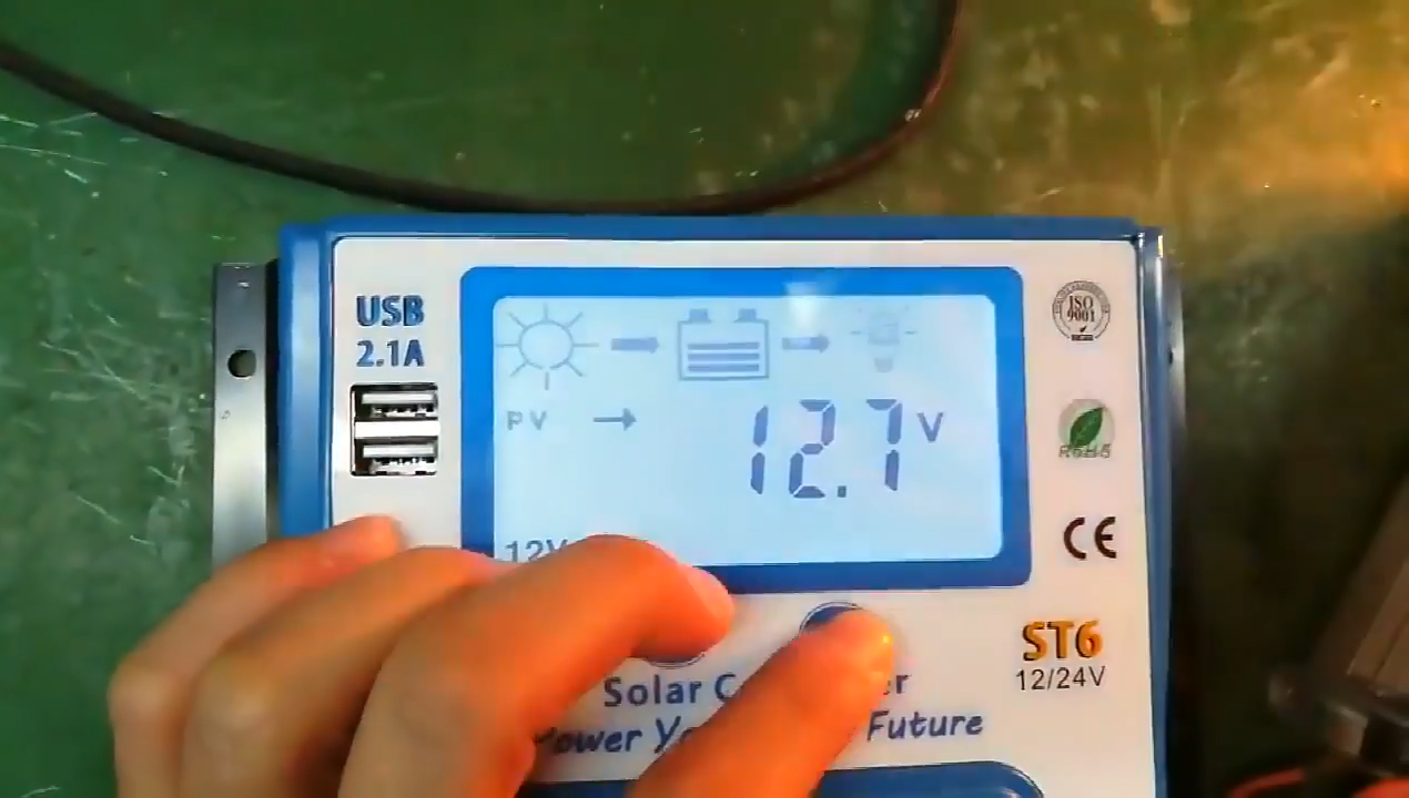 Fréquence de l&#39;équipement d&#39;énergie solaire 60a Contrôleur de charge solaire bleu rentable Protection basse tension avec écran LCD1