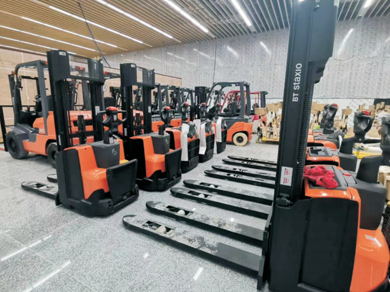 Second-hand forklift warehouse