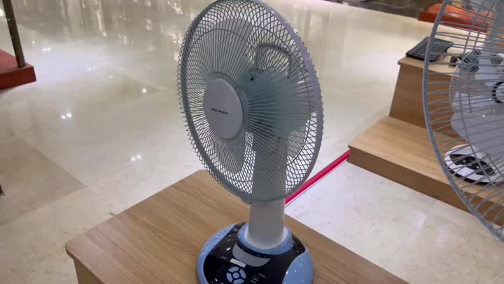 Ventilador de mesa recargable