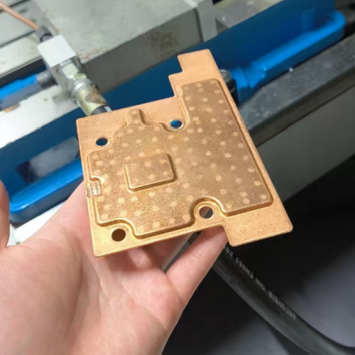 Soluciones de desacuerdo para el exterior de fregadero de calor de cobre y los bordes de los agujeros