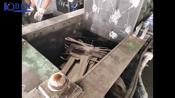 छोटे स्वचालित अपशिष्ट धातु बेलर