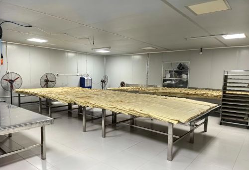 Anhui Yueshang Foods تكشف عن خط إنتاج 2026، مما يعزز مكانتها كرائدة في وجبات الأرز الخفيفة غير المنتفخة