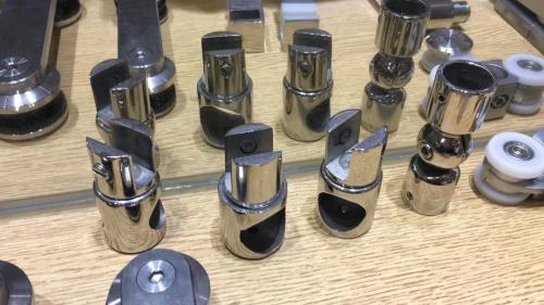 El "guardián invisible" de la carga en el techo: ¿por qué los clips para colgar de acero inoxidable son tan estables?