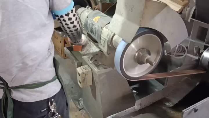 Removal of burrs and burrs - Rough grinding (removal of residual risers (1-2MM) after cutting)