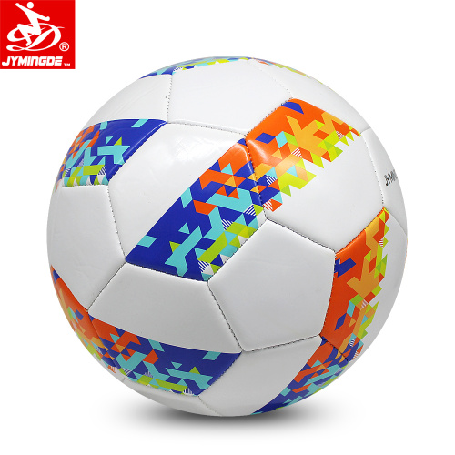 Hoe wordt een voetbal gemaakt?