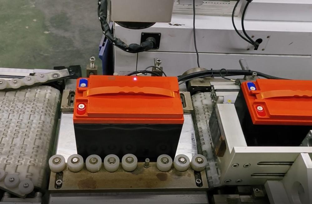 Automatic laser coding machine