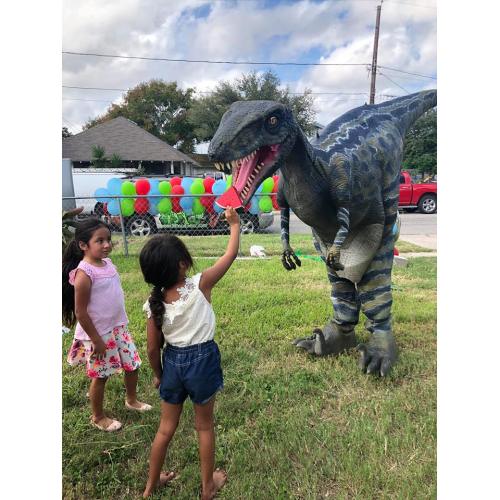 Electronic dinosaurs cross-border breakthrough: from classrooms to business districts, simulated behemoths set off an 