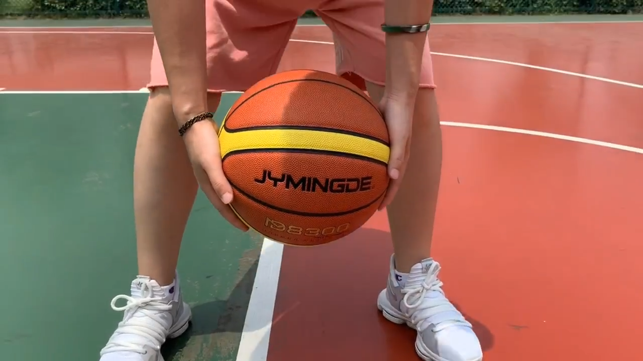 Entrenamiento de pelota de baloncesto de cuero al aire libre de 12 paneles de alta calidad