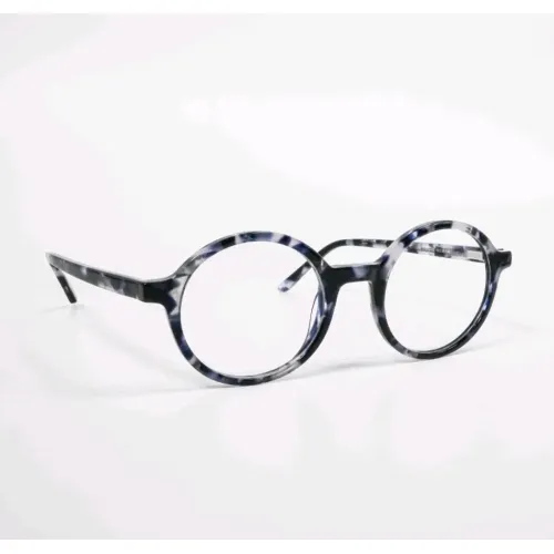 Anderes Material und Gewicht der Brillenrahmen bringen unterschiedliche Erlebnisse mit sich