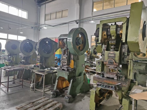 El fabricante premium de latas artísticas redefine los envases metálicos con producción impulsada por IA y alcance en el mercado de O2O