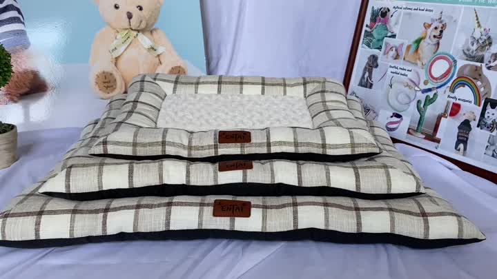 Linen kelihatan dengan tilam reka bentuk cek