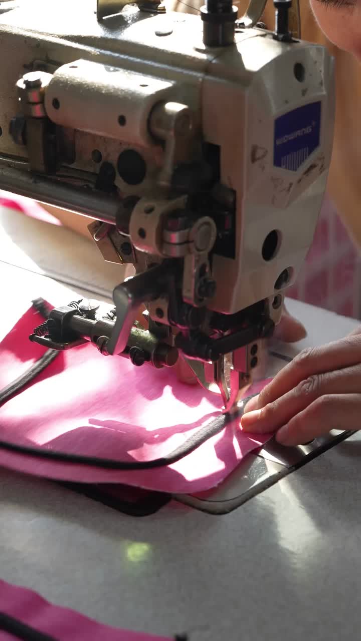 Процесс производства сумок для спортивных ракеток9