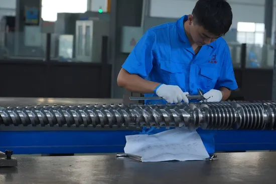 PVC Pipe Single Screw at Barrel Bimetallic Screw Cylinder para sa Film Extruder1