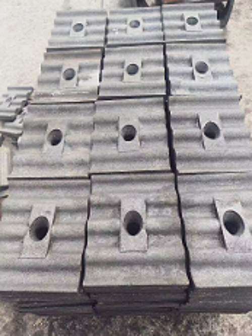 How to choose wear-resisting lining board, screen board material and heat treatment technology?