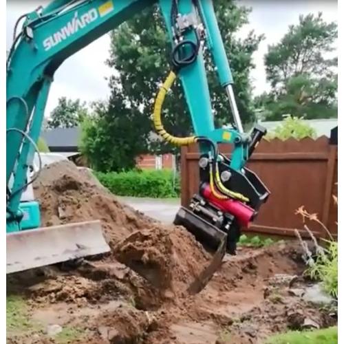 This CATSU T04 Tilt Rotator is on a mini digging SUNWARD SWE35 UF excavator in Finland