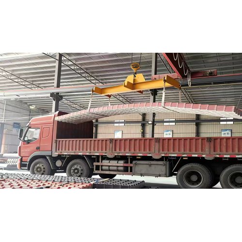 يتم تحميل بلاط الراتينج والبلاستيك PVC من Greenutile ASA للشحن العالمي