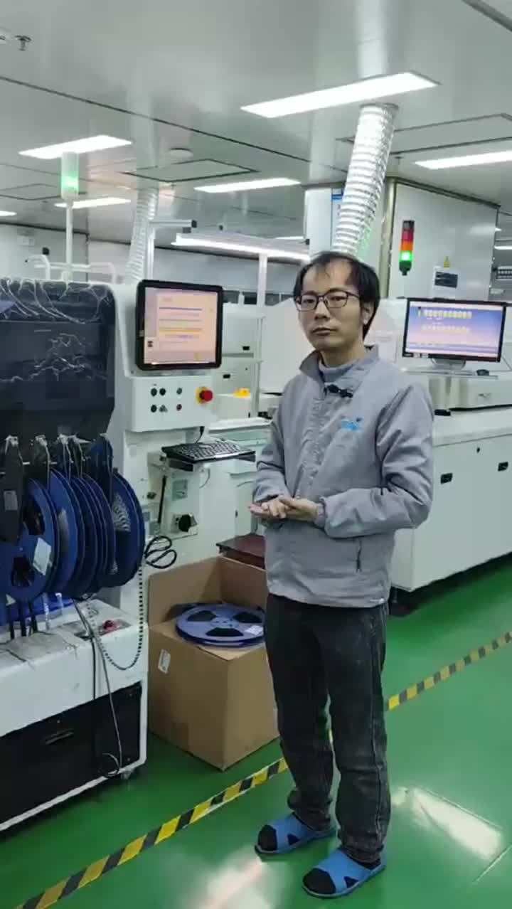 The operation process of the placement machine in the SMT workshop