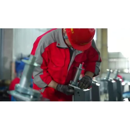 Vidéo de l'assembleur assemblant l'autolaveuse