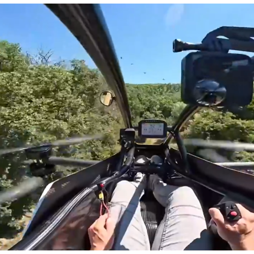 Veicolo aereo senza pilota con equipaggio